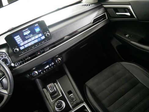 Used 2024 Mitsubishi Outlander SE FWD image 11