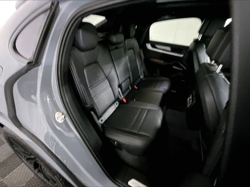 Used 2024 Porsche Cayenne image 18