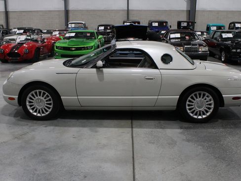 Used 2005 Ford Thunderbird 50th Anniversary RWD image 13