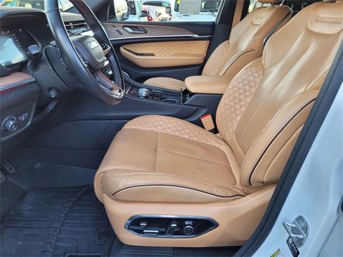 Certified 2021 Jeep Grand Cherokee L Summit w/ Luxury Tech Group V image 15