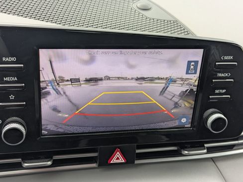 Used 2022 Hyundai Elantra SEL w/ Convenience Package FWD image 16