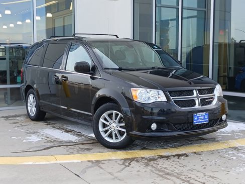 Used 2020 Dodge Grand Caravan SXT image 1