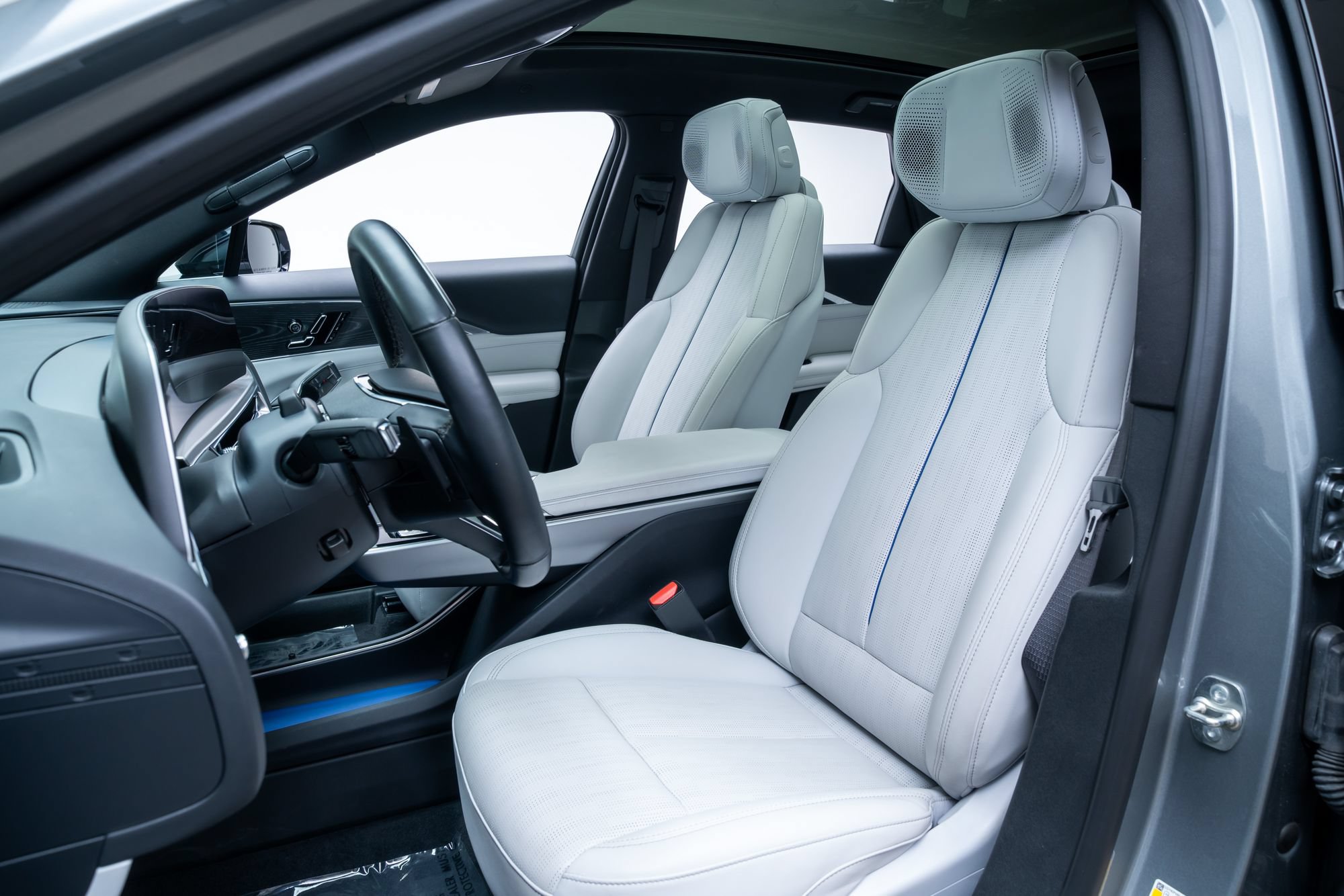 Used 2024 Cadillac Lyriq Sport AWD/4WD image 20
