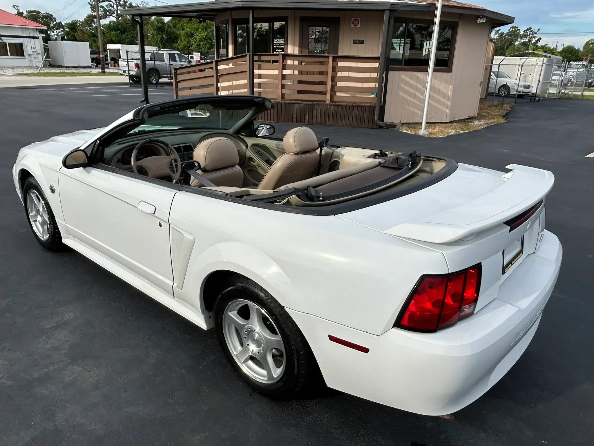 Used 2004 Ford Mustang Convertible RWD image 10