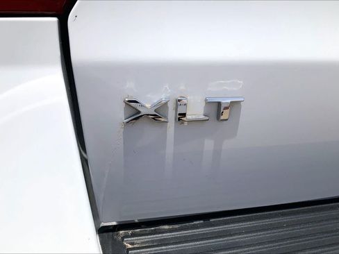 Used 2019 Ford Expedition XLT w/ Equipment Group 202A AWD/4WD image 33