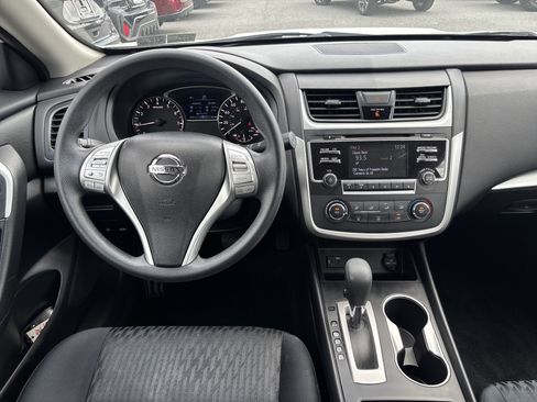 Used 2018 Nissan Altima 2.5 S w/ S Convenience Package FWD image 2