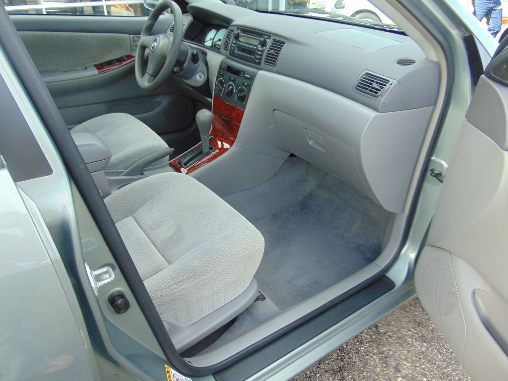 Used 2004 Toyota Corolla LE FWD image 5