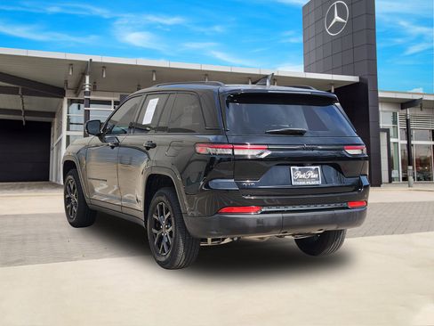 Used 2024 Jeep Grand Cherokee Altitude image 4