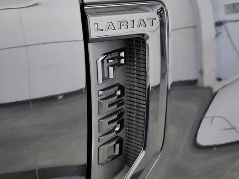 Used 2022 Ford F250 Lariat w/ Black Appearance Package AWD/4WD image 9