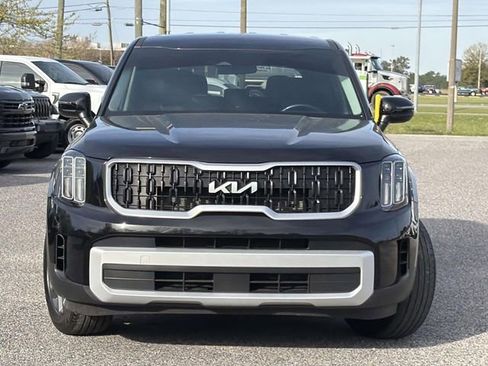 Used 2025 Kia Telluride LX FWD image 4