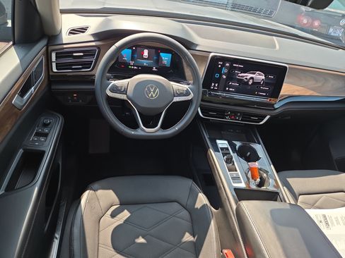 Used 2024 Volkswagen Atlas SE FWD image 8