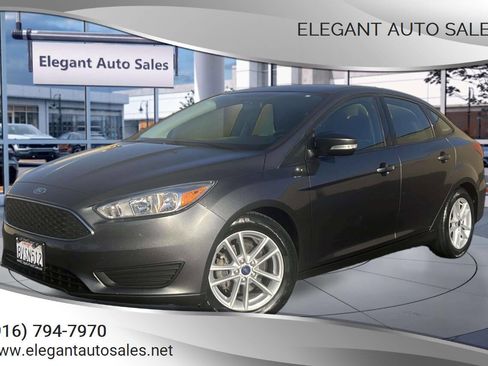 Used 2015 Ford Focus SE FWD image 1
