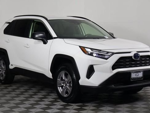 Used 2023 Toyota RAV4 LE AWD/4WD image 3