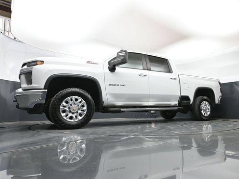 Used 2023 Chevrolet Silverado 2500 LT AWD/4WD image 44
