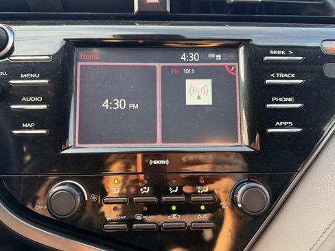 Used 2020 Toyota Camry LE image 14