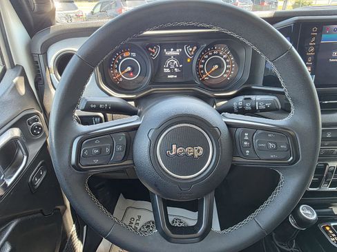 Used 2025 Jeep Wrangler Unlimited Sport AWD/4WD image 16