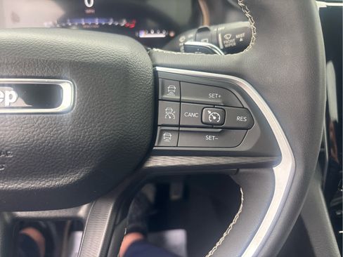 Used 2023 Jeep Grand Cherokee Altitude AWD/4WD image 20