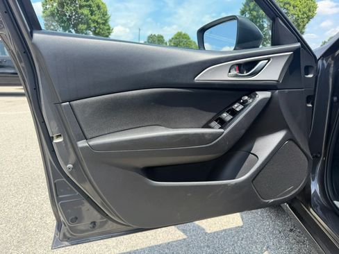 Used 2017 MAZDA MAZDA3 Sport w/ Preferred Equipment Package FWD image 8