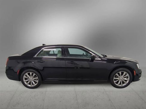 Certified 2023 Chrysler 300 Touring image 9