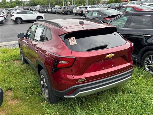 Used 2024 Chevrolet Trax LT FWD image 18