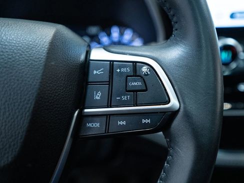 Certified 2024 Toyota Highlander XLE image 18