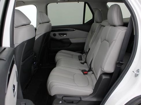 Used 2025 Honda Pilot Touring image 12