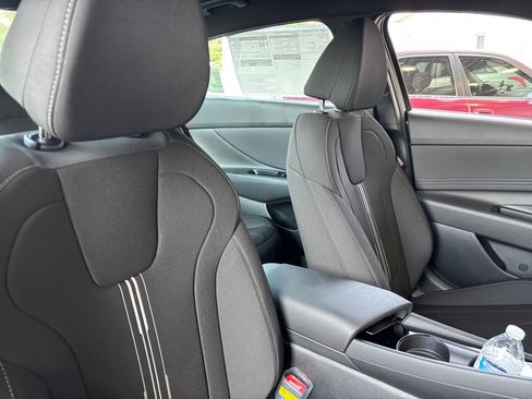 Certified 2025 Hyundai Elantra SEL FWD image 29