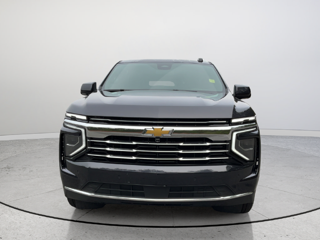 Certified 2025 Chevrolet Suburban LT RWD image 3