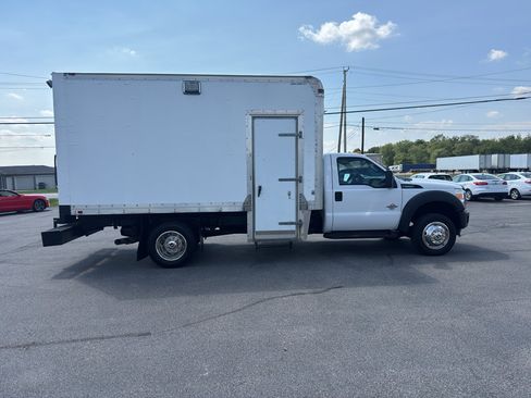 Used 2016 Ford F550 2WD Regular Cab Super Duty image 2