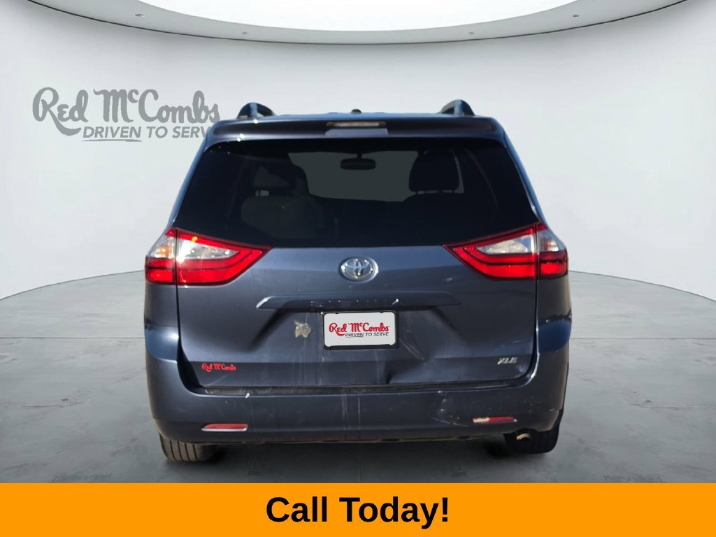 Used 2017 Toyota Sienna XLE FWD image 4