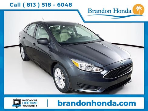 Used 2018 Ford Focus SE FWD image 1
