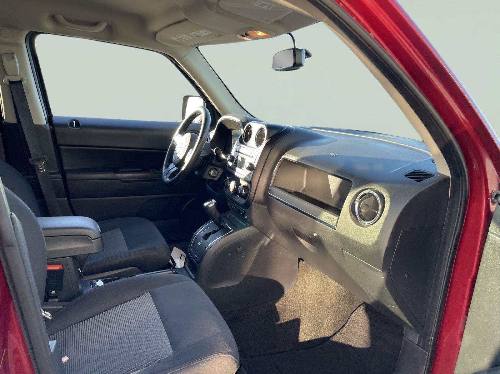 Used 2015 Jeep Patriot Latitude AWD/4WD image 21