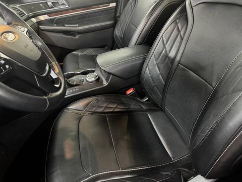 Used 2018 Ford Explorer Platinum AWD/4WD image 9