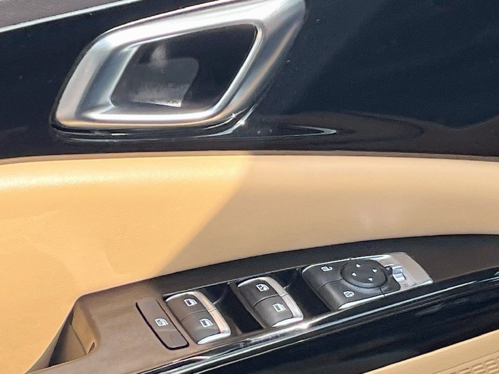 Used 2024 Kia Carnival EX FWD image 18