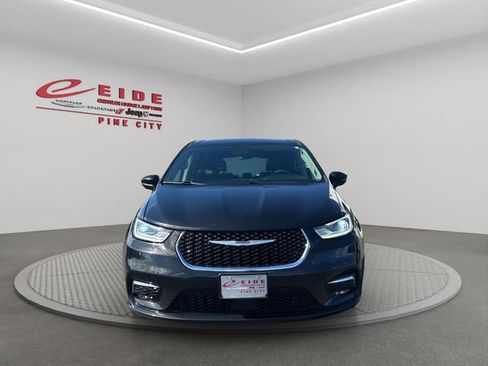 Used 2023 Chrysler Pacifica Touring-L FWD image 13