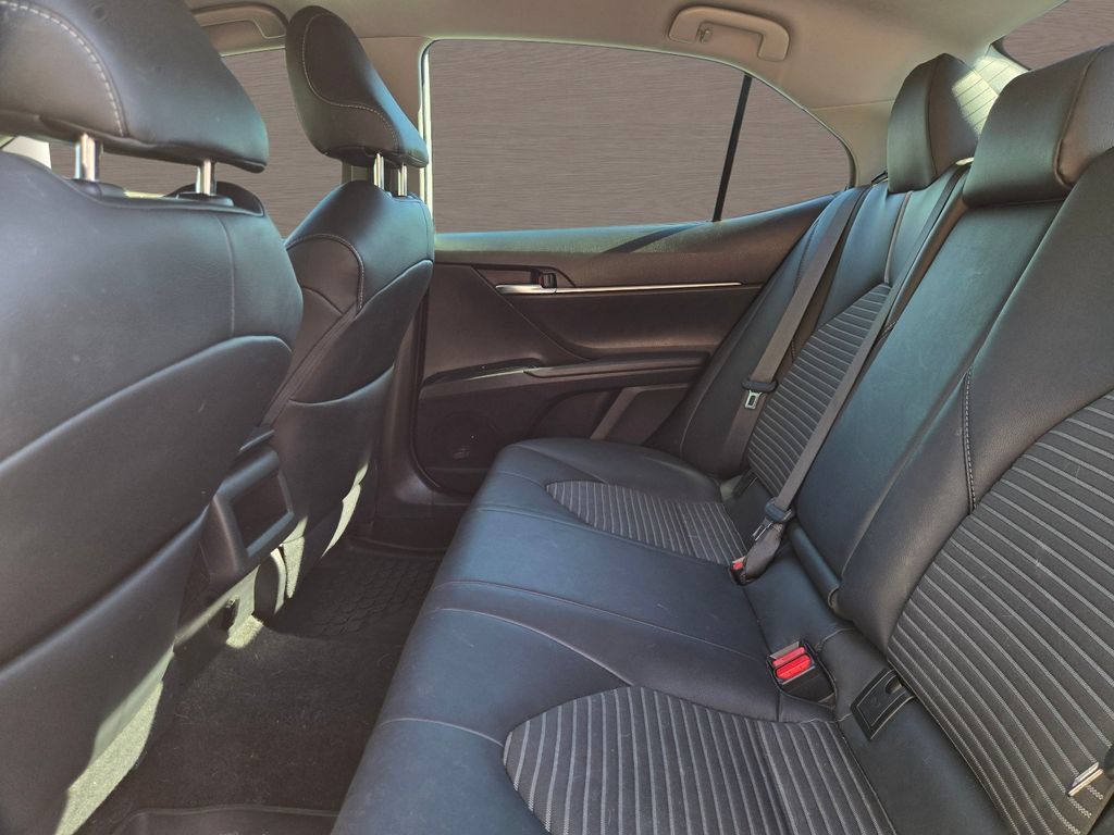 Used 2019 Toyota Camry SE FWD image 12
