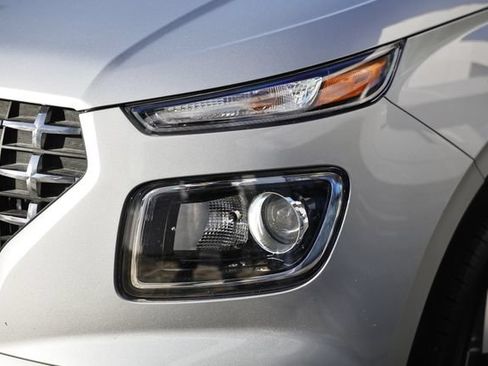 Used 2025 Hyundai Venue SEL FWD image 12