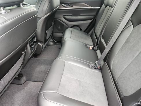 New 2026 Jeep Grand Cherokee Altitude AWD/4WD image 29
