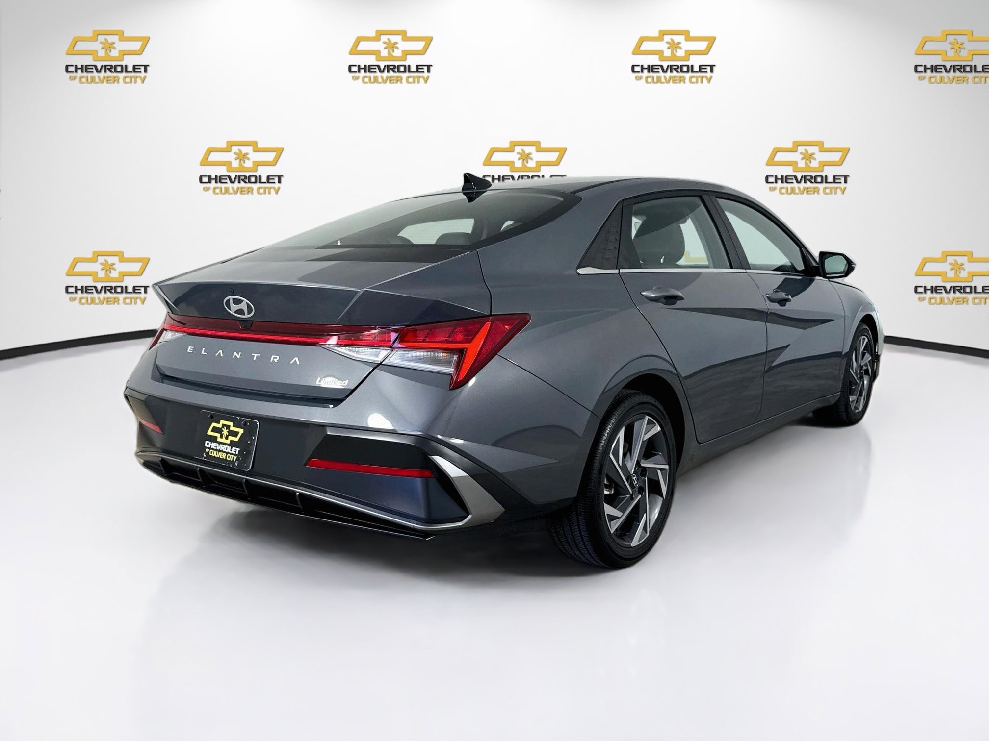 Used 2025 Hyundai Elantra Limited FWD image 8