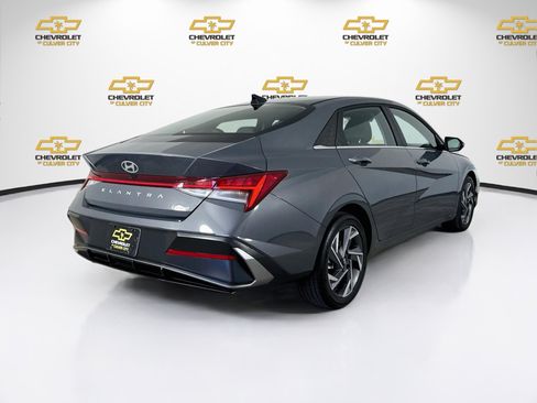 Used 2025 Hyundai Elantra Limited FWD image 8
