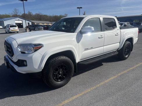 Used 2021 Toyota Tacoma SR5 AWD/4WD image 8