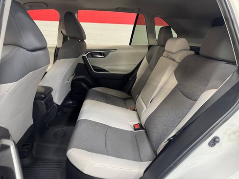 Used 2020 Toyota RAV4 XLE w/ Convenience Package AWD/4WD image 17