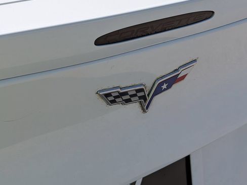 Used 2005 Chevrolet Corvette Coupe w/ Preferred Equipment Group RWD image 32