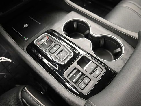Used 2024 Honda Pilot Elite image 12