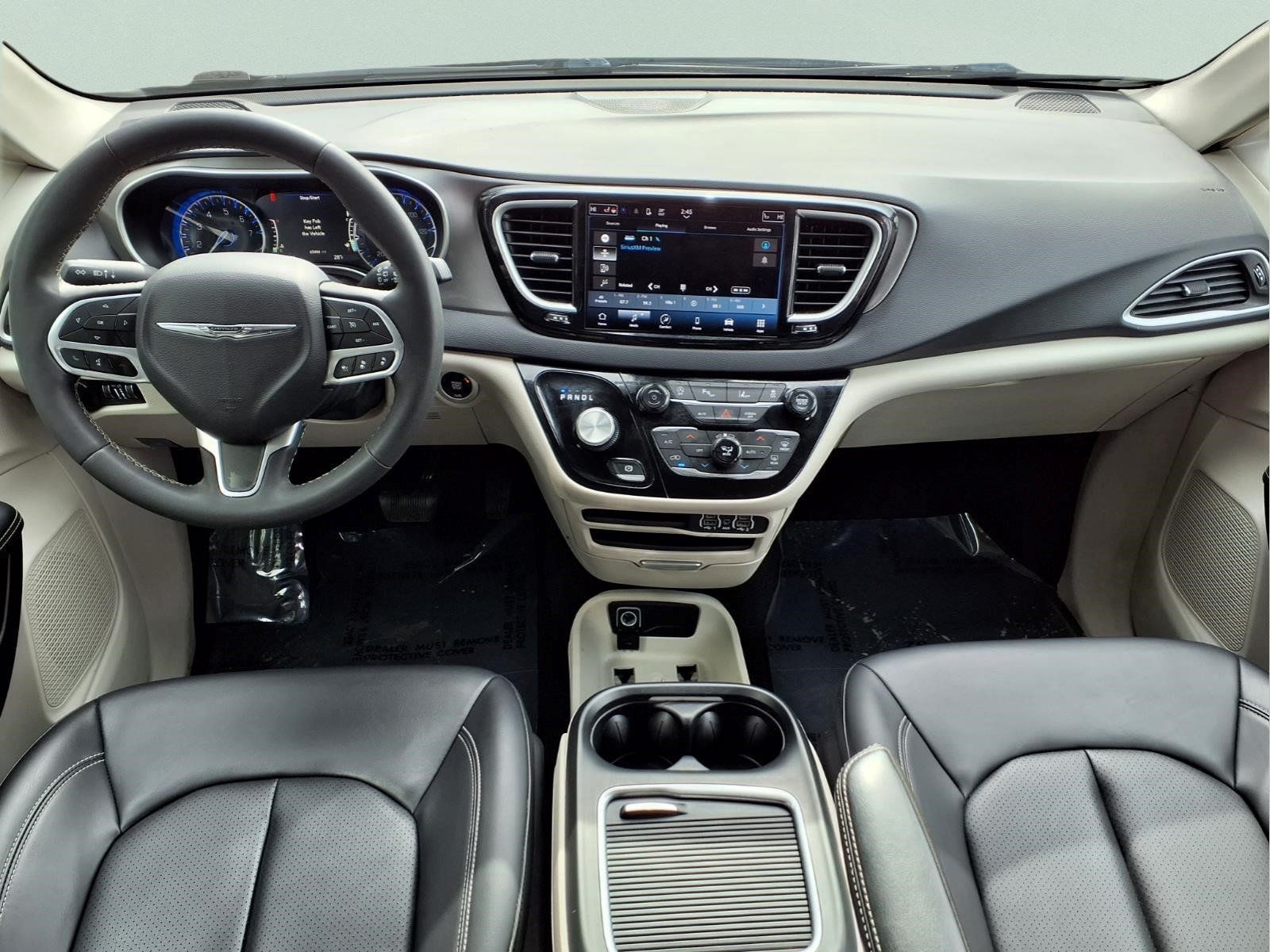 Used 2023 Chrysler Pacifica Touring-L FWD image 14