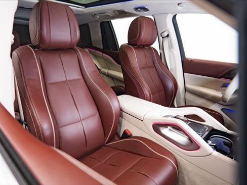 Used 2023 Mercedes-Benz Maybach GLS 600 4MATIC image 39