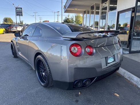 Used 2009 Nissan GT-R Premium AWD/4WD image 3