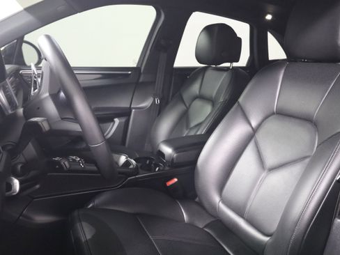 Used 2026 Porsche Macan AWD/4WD image 5