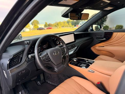 Used 2024 Lexus LS 500 w/ Interior Upgrade Package RWD image 22