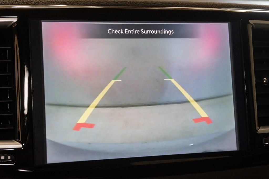 Certified 2024 Chrysler Pacifica Touring-L FWD image 17
